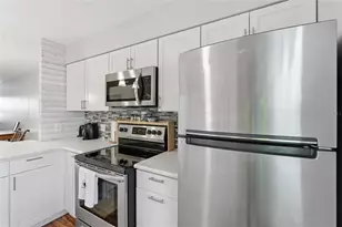 2935 Feather Dr, Clearwater, FL 33759 - Photo 9