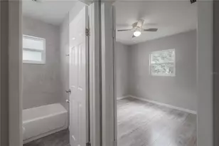 10411 N Woodmere Rd, Tampa, FL 33617 - Photo 23