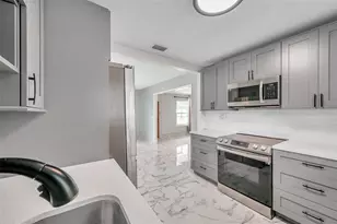 3230 51st St N, Saint Petersburg, FL 33710 - Photo 15