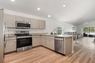 979 Pearly Ridge Ln, Lakeland, FL 33809 - Photo 9