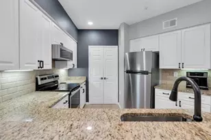 3308 Bay Club Cir, Tampa, FL 33607 - Photo 7