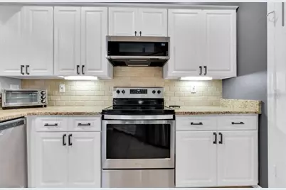 3308 Bay Club Circle, Tampa, FL 33607 - Photo 9