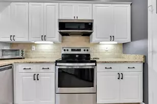 3308 Bay Club Cir, Tampa, FL 33607 - Photo 9