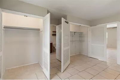 138 Davison Avenue NE, Saint Petersburg, FL 33703 - Photo 13