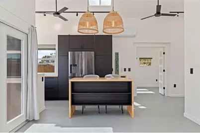 890 65th Street S, Saint Petersburg, FL 33707 - Photo 3