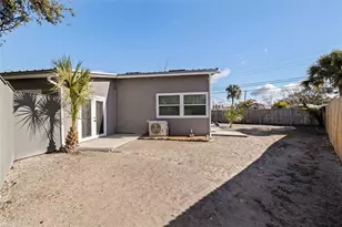 890 65th St S, Saint Petersburg, FL 33707 - Photo 31