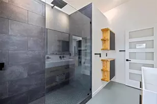 890 65th St S, Saint Petersburg, FL 33707 - Photo 17