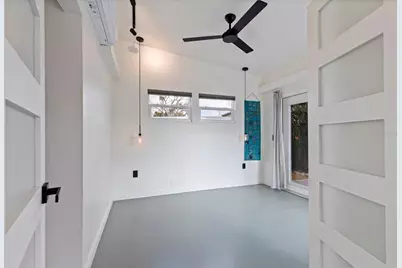 890 65th Street S, Saint Petersburg, FL 33707 - Photo 13