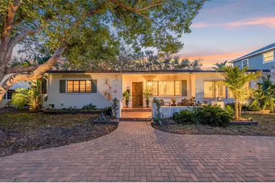 410 35th Avenue NE, Saint Petersburg, FL 33704 - Photo 1