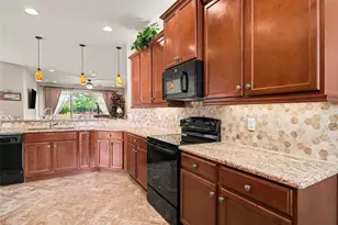 15640 Aurora Lake Cir, Wimauma, FL 33598 - Photo 5