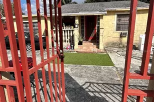 995 NW 114th St, Miami, FL 33168 - Photo 11