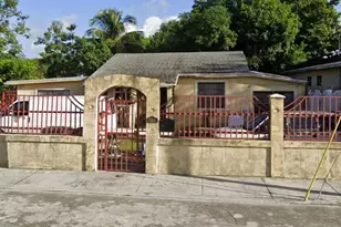 995 NW 114th St, Miami, FL 33168 - Photo 1