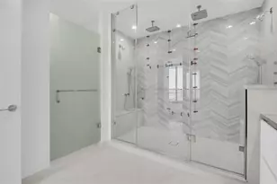 400 Central Ave, Saint Petersburg, FL 33701 - Photo 27