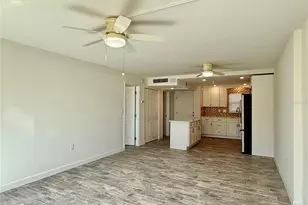 4650 Cove Cir, Saint Petersburg, FL 33708 - Photo 13