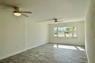 4650 Cove Cir, Saint Petersburg, FL 33708 - Photo 11