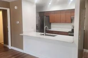 13608 S Village Dr, Tampa, FL 33618 - Photo 5