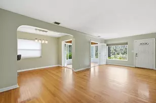 2670 Bayside Dr S, Saint Petersburg, FL 33705 - Photo 7