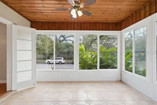 2670 Bayside Dr S, Saint Petersburg, FL 33705 - Photo 9