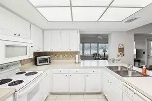 1015 Harefield Cir, Sun City Center, FL 33573 - Photo 13