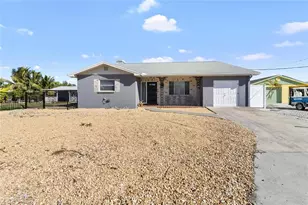 824 Seabreeze Dr, Ruskin, FL 33570 - Photo 1