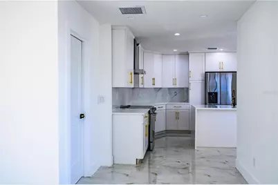 6910 Dalkeith Avenue N, Saint Petersburg, FL 33709 - Photo 9