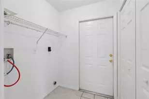 6917 Oak Crest Way, Zephyrhills, FL 33542 - Photo 21