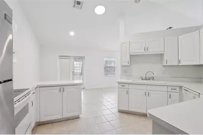 6917 Oakcrest Way, Zephyrhills, FL 33542 - Photo 17