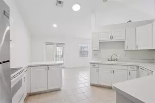 6917 Oak Crest Way, Zephyrhills, FL 33542 - Photo 17