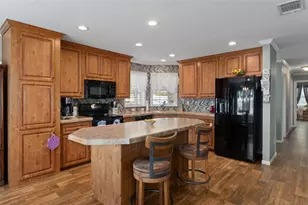 37533 Gill Ave, Zephyrhills, FL 33541 - Photo 11