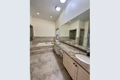8133 Misty Oaks Boulevard, Sarasota, FL 34243 - Photo 11