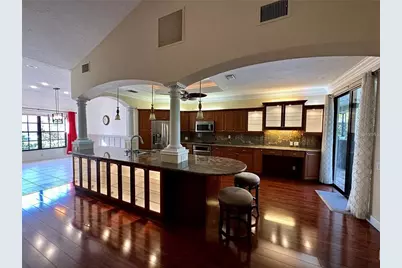 8133 Misty Oaks Boulevard, Sarasota, FL 34243 - Photo 3