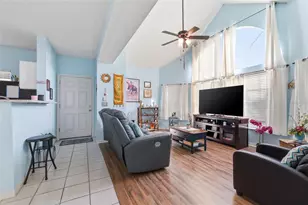 12245 Armenia Gables Cir, Tampa, FL 33612 - Photo 7