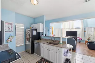 12245 Armenia Gables Cir, Tampa, FL 33612 - Photo 15