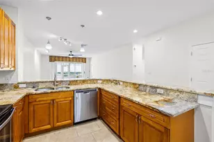 10422 Mulligan Ct, Tampa, FL 33647 - Photo 5