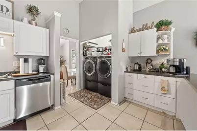 3242 Laurel Dale Drive, Tampa, FL 33618 - Photo 7