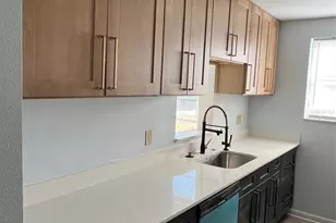 5750 80th St N, Saint Petersburg, FL 33709 - Photo 11