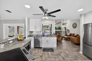 2735 Quiet Hollow Ct, New Port Richey, FL 34655 - Photo 7