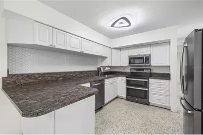 5589 46th Avenue N, Kenneth City, FL 33709 - Photo 3