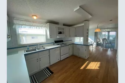 36722 Strand Dr, Zephyrhills, FL 33542 - Photo 7