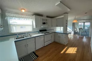 36722 Strand Dr, Zephyrhills, FL 33542 - Photo 7