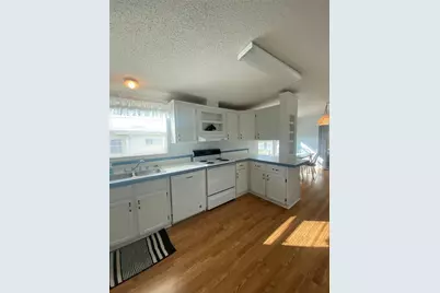 36722 Strand Dr, Zephyrhills, FL 33542 - Photo 5