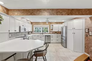 10785 Danielle Dr, Largo, FL 33774 - Photo 11