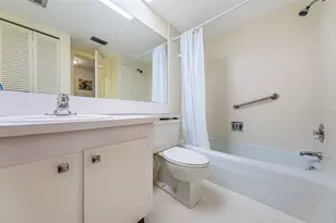 4750 Cove Cir, Saint Petersburg, FL 33708 - Photo 27