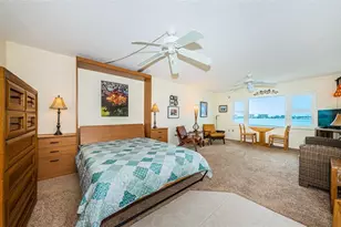 4750 Cove Cir, Saint Petersburg, FL 33708 - Photo 25