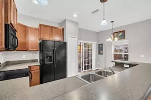 1943 Greenwood Valley Dr, Plant City, FL 33563 - Photo 11