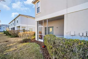 1943 Greenwood Valley Dr, Plant City, FL 33563 - Photo 5