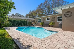 2233 Sunset Cir, Largo, FL 33774 - Photo 13