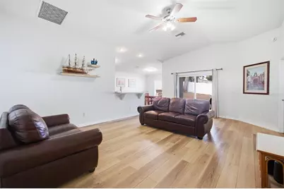 37142 Highland Bluff Circle, Dade City, FL 33523 - Photo 15