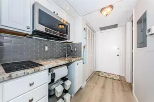 4650 Cove Cir, Saint Petersburg, FL 33708 - Photo 3