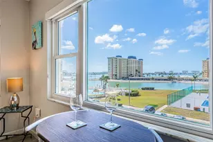 4650 Cove Cir, Saint Petersburg, FL 33708 - Photo 19